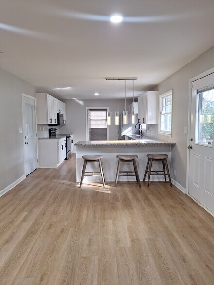 Building Photo - 1605 Brockett Rd