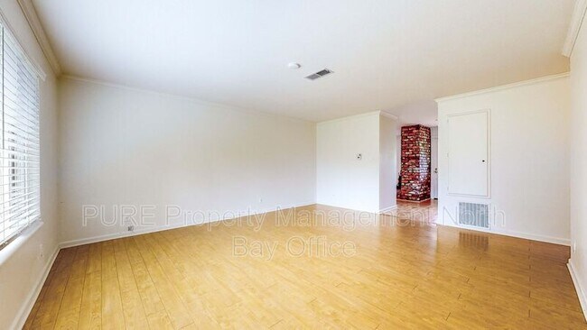 Building Photo - 3225 Meadow Glen Dr