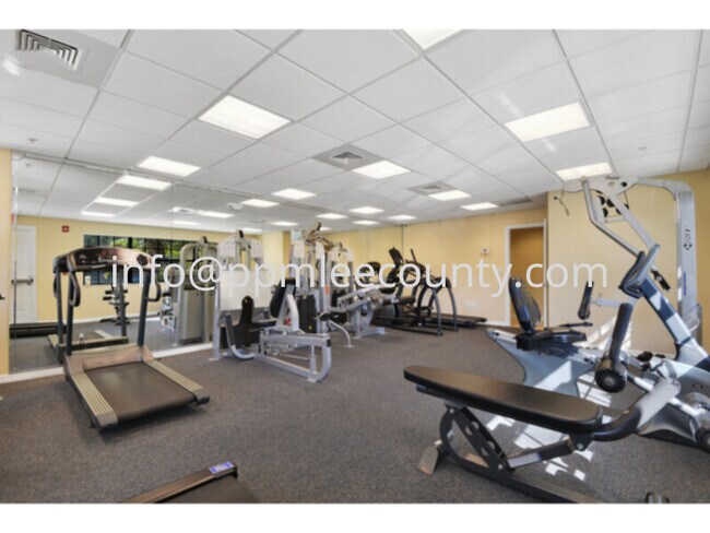 Building Photo - Fantastic Fully furnished 2 bedroom plus den 1 car garage condo in Casa Di Fiori.