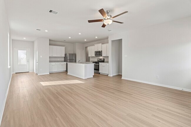 Building Photo - 10811 Hickory Ln
