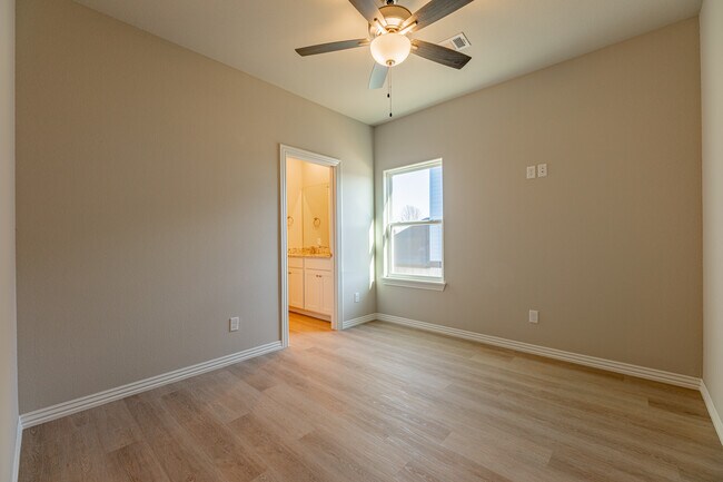 Building Photo - 1603 Casuarina Dr