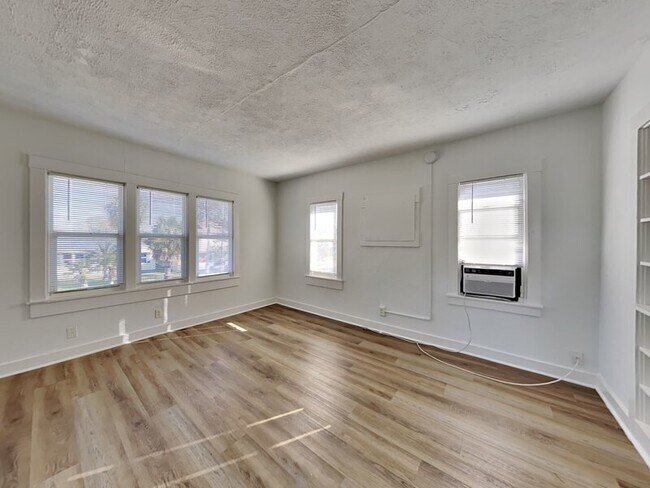 Building Photo - 604 Braddock Ave