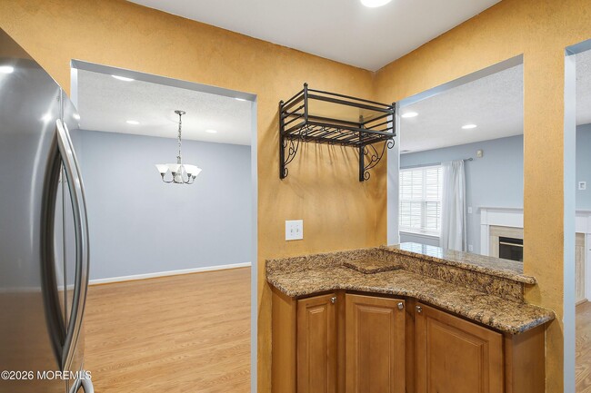 Building Photo - 702 Carnation Dr