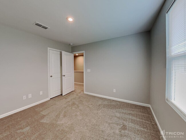 Building Photo - 950 Sequoia Dr