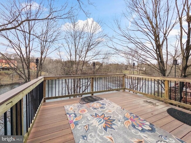 Building Photo - 6586 Hemlock Point Rd