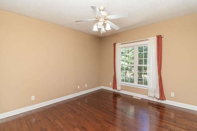 Building Photo - Stunning & Spacious Home in Walnut Hill! 4 Bedrooms | 4 Bathrooms w/ Lawn Care and Trash Service ...