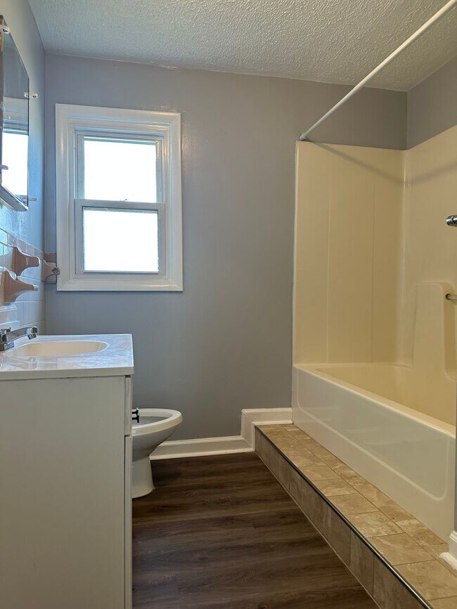 Building Photo - 317 Confidence Ln