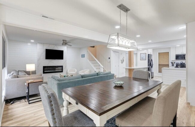 Building Photo - 735 Sandpiper Pl