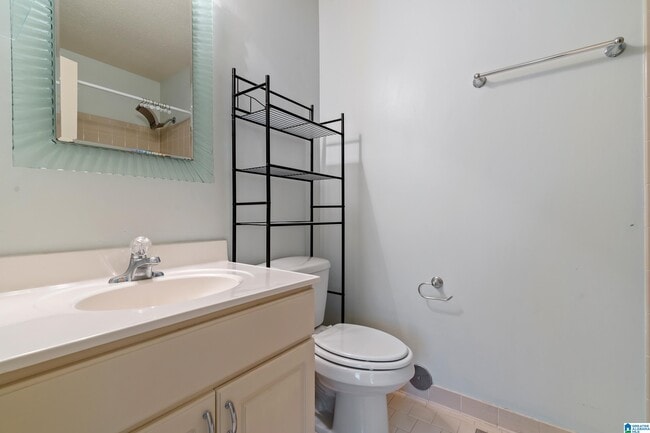 Building Photo - 1659 Ashwood Ln