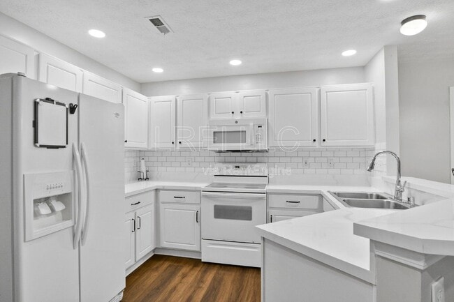 Building Photo - 8439 Grand Trevi Dr