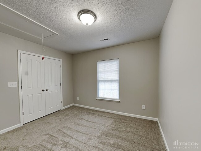 Building Photo - 6826 Squirrels Foot Ct