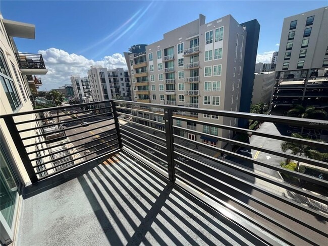 Building Photo - 1120 E Kennedy Blvd