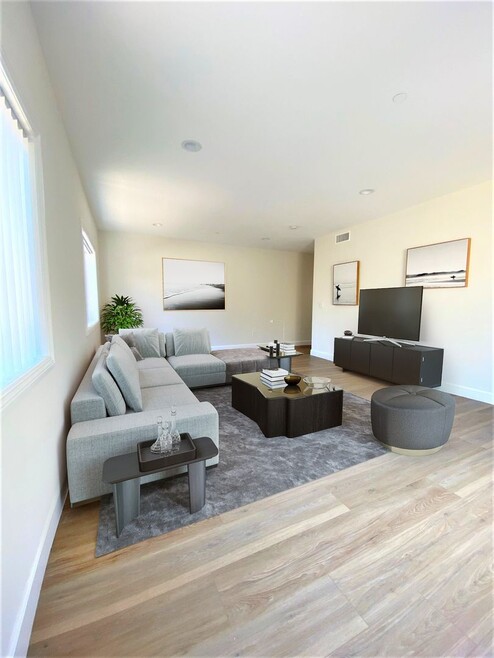 Building Photo - Holt Luxury Investments LLC
