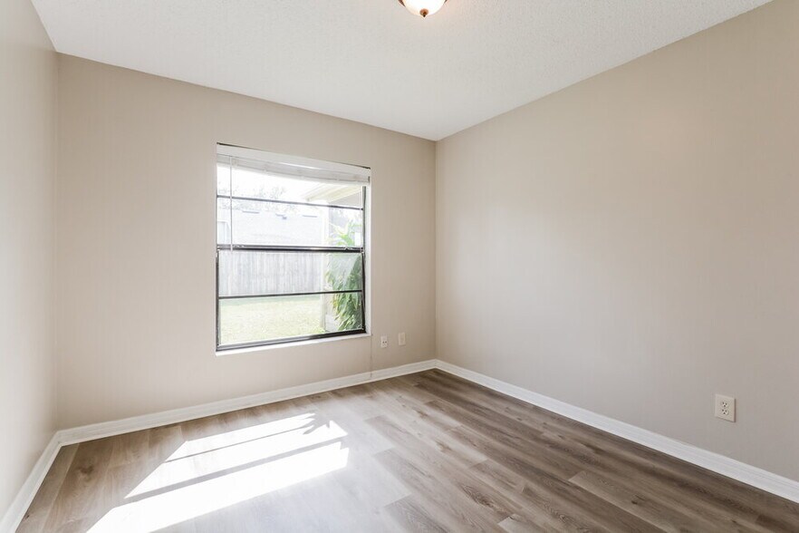 Building Photo - 1006 Burnett St