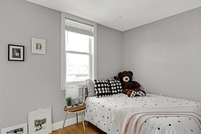 Building Photo - 19 Plymouth St