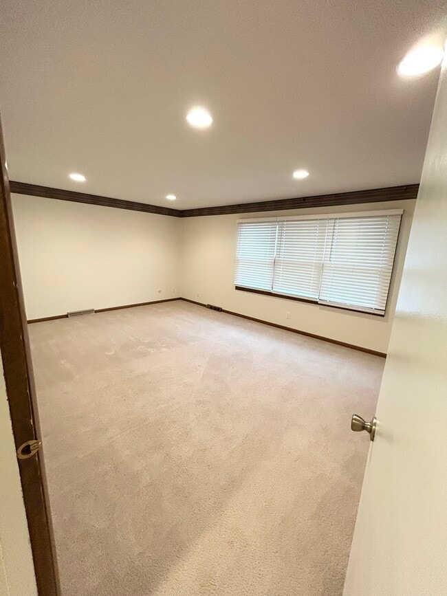 Building Photo - 5109 Coachman Rd