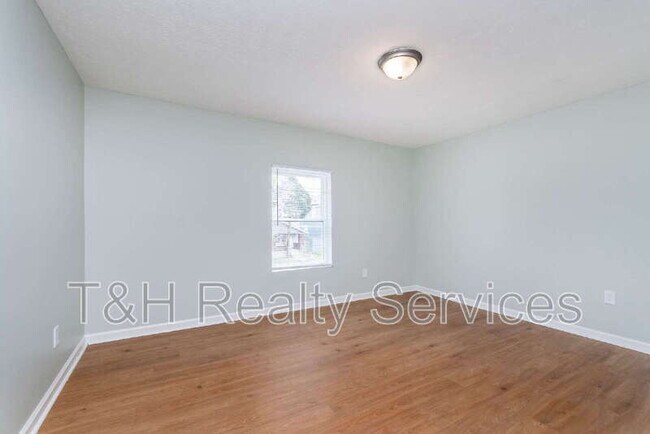 Building Photo - 326 Jefferson Ave