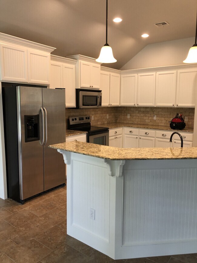 Building Photo - 2038 Thomas Trail