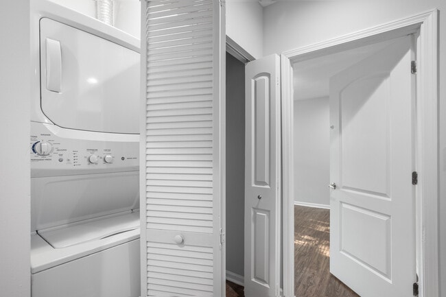 Building Photo - 7722 N Ashland Ave