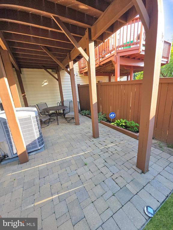 Building Photo - 9902 Woodview Dr