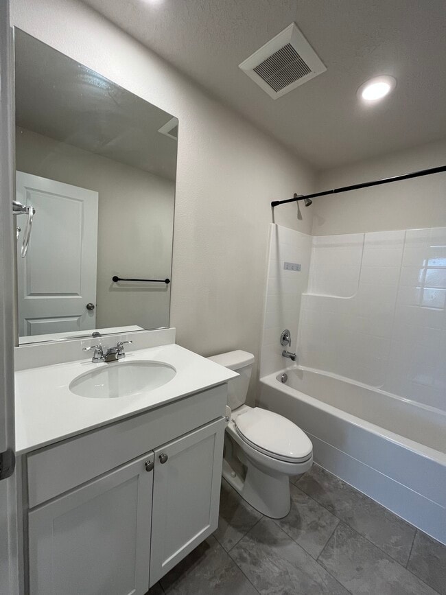 Building Photo - 4501 W Bedford Ave