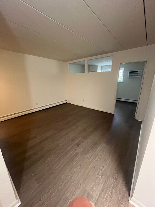 Building Photo - 1 Bd / 1 Bth Warminster Condo