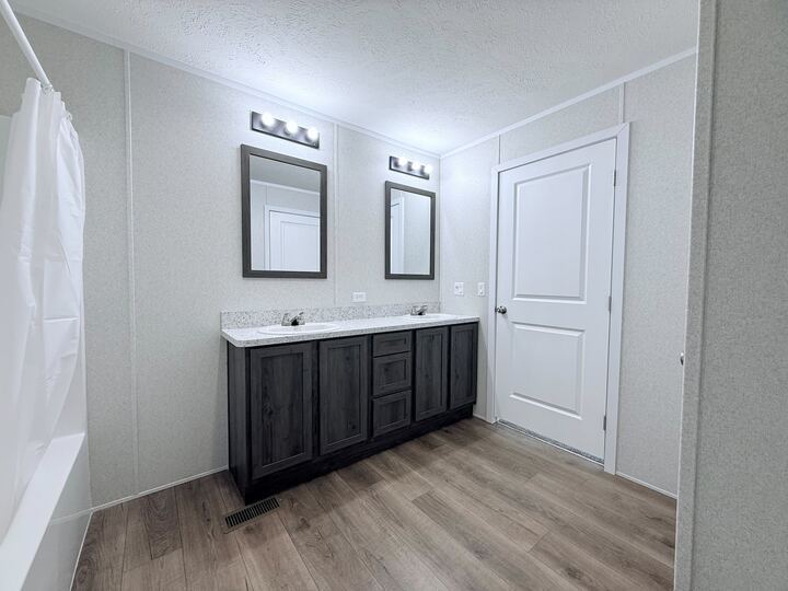 Building Photo - 29909 Flushing Dr