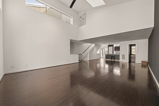 Building Photo - 405 Meadow St