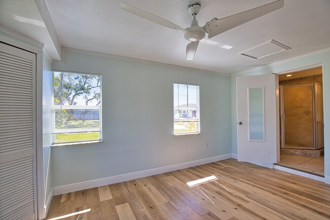 Building Photo - Annual Unfurnished 2-Bedroom 2-Bathroom wi...