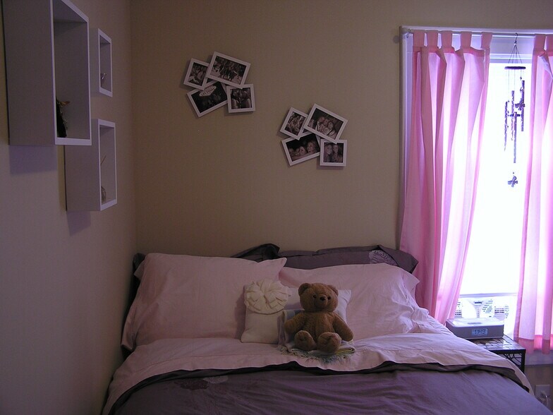 Building Photo - 425 Roosevelt Ave