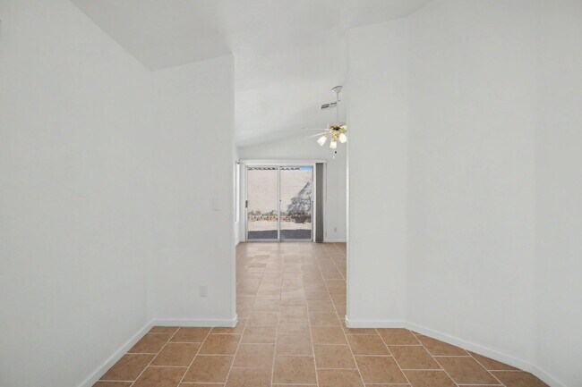 Building Photo - 2054 Cardigan Ave