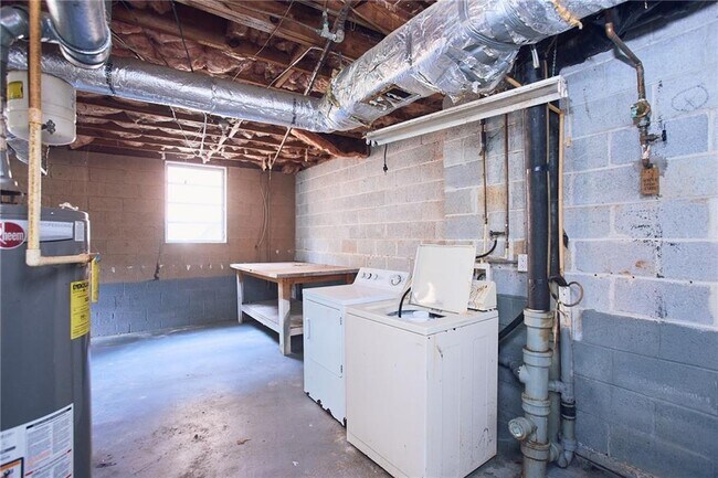 Building Photo - 826 Jefferson Ave SW