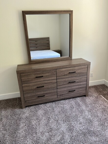 Building Photo - 8550 Rolling Hills Dr