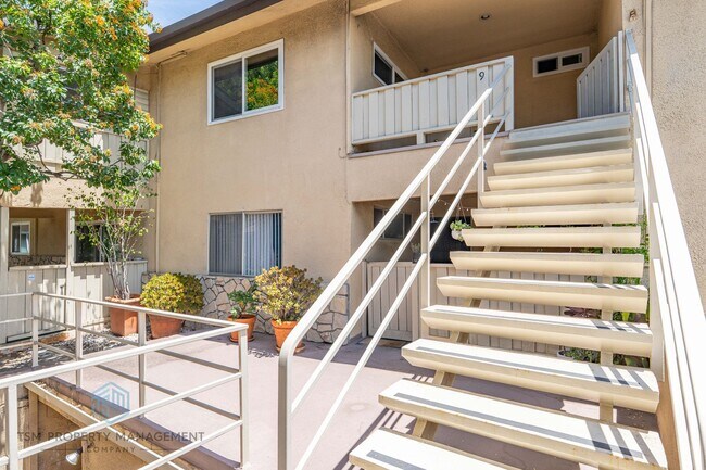 Building Photo - 385 Cliff Dr