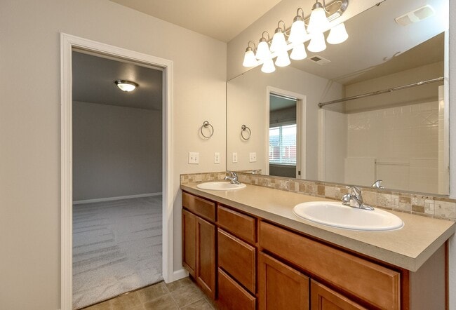 Building Photo - Beautiful Lacey Home with new paint and carpet in Popular Edgewater Community