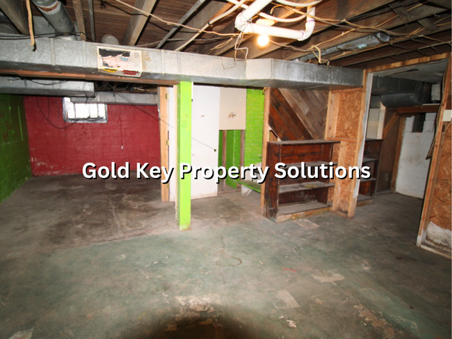Building Photo - Beautifully Updated 2 BR 1 BA House with B...
