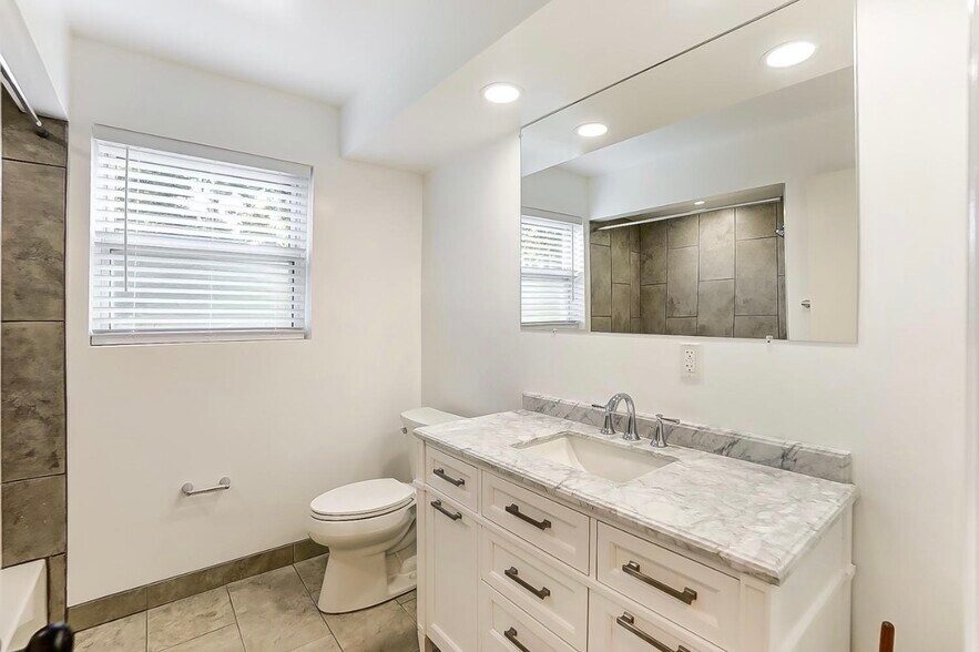 Building Photo - 4936 Kelsch Ln