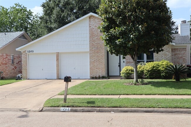 Building Photo - 1203 Rock Canyon Dr