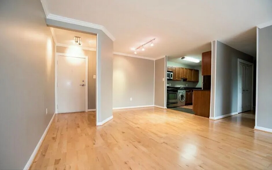 Building Photo - 3109 Naylor Rd SE