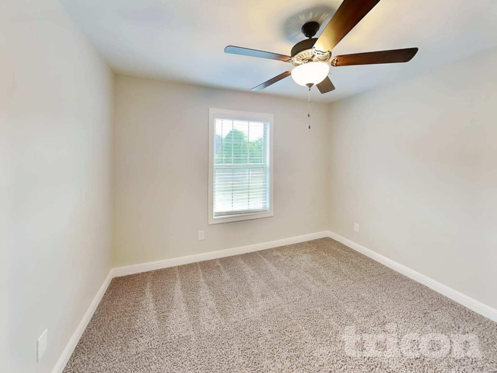 Building Photo - 727 Cavalier Dr