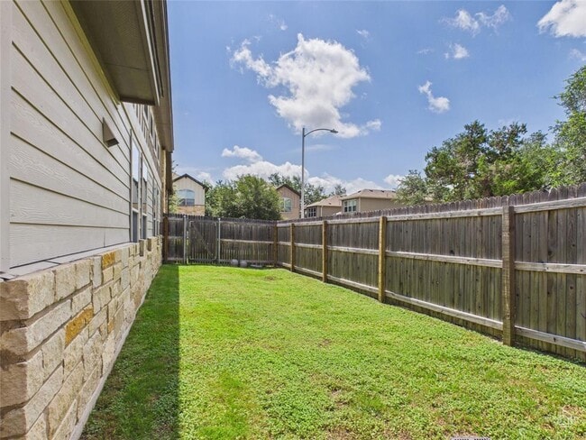 Building Photo - 9310 Tanager Way