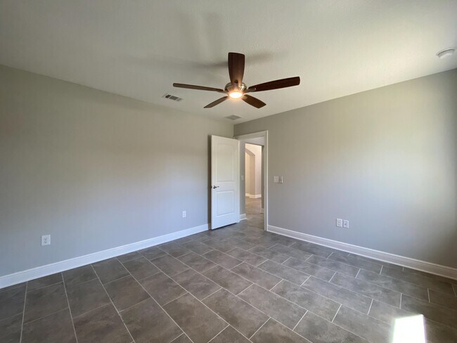 Building Photo - 2789 Riverside Landing Dr