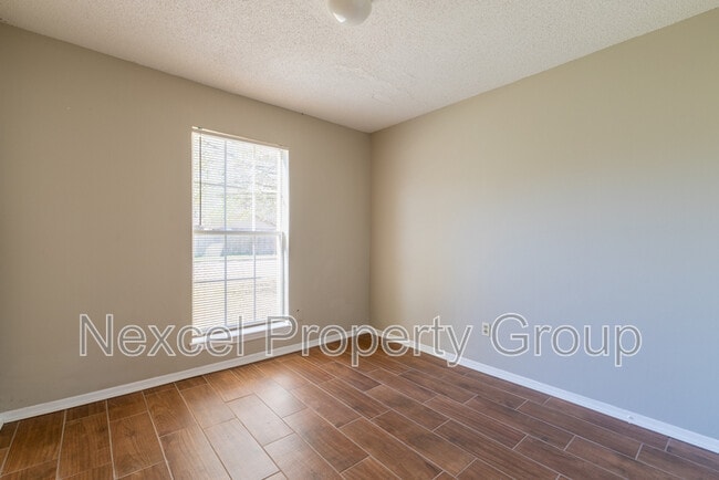 Building Photo - 6560 Greenbriar Dr