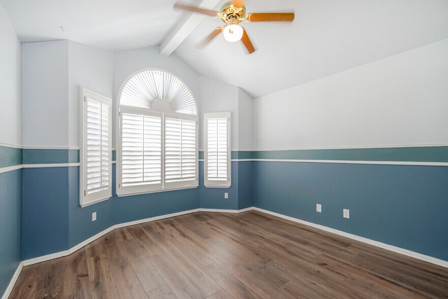 Building Photo - 918 Bella Cumbre Dr
