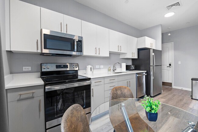 Building Photo - 95 Broadway-SI ID1240348P