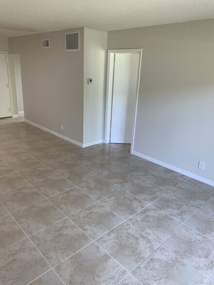 Building Photo - 3129 Oakland Shores Dr