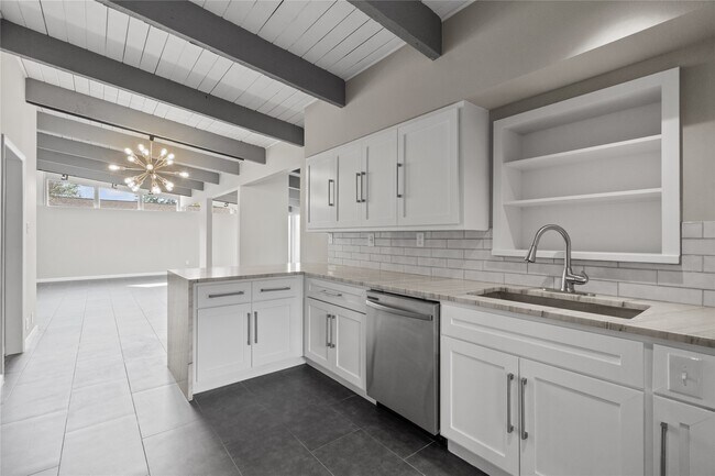 Building Photo - 5001 Nina Lee Ln