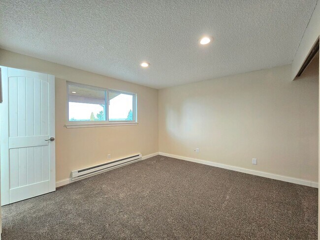 Building Photo - 3 Bedroom Home in Marysville Available Now!