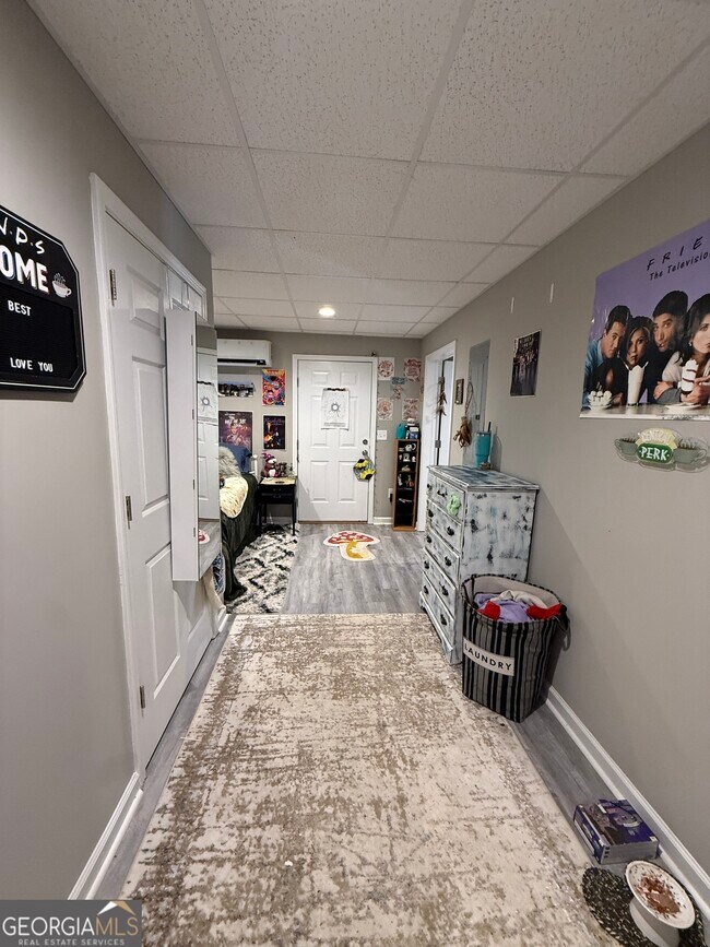 Building Photo - 305 Martin Cir