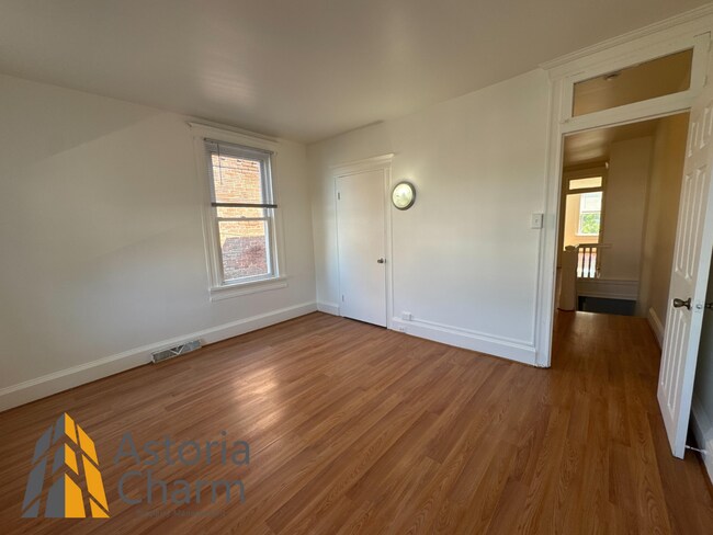 Building Photo - Comfortable 3-Bedroom with Hardwood Floors...